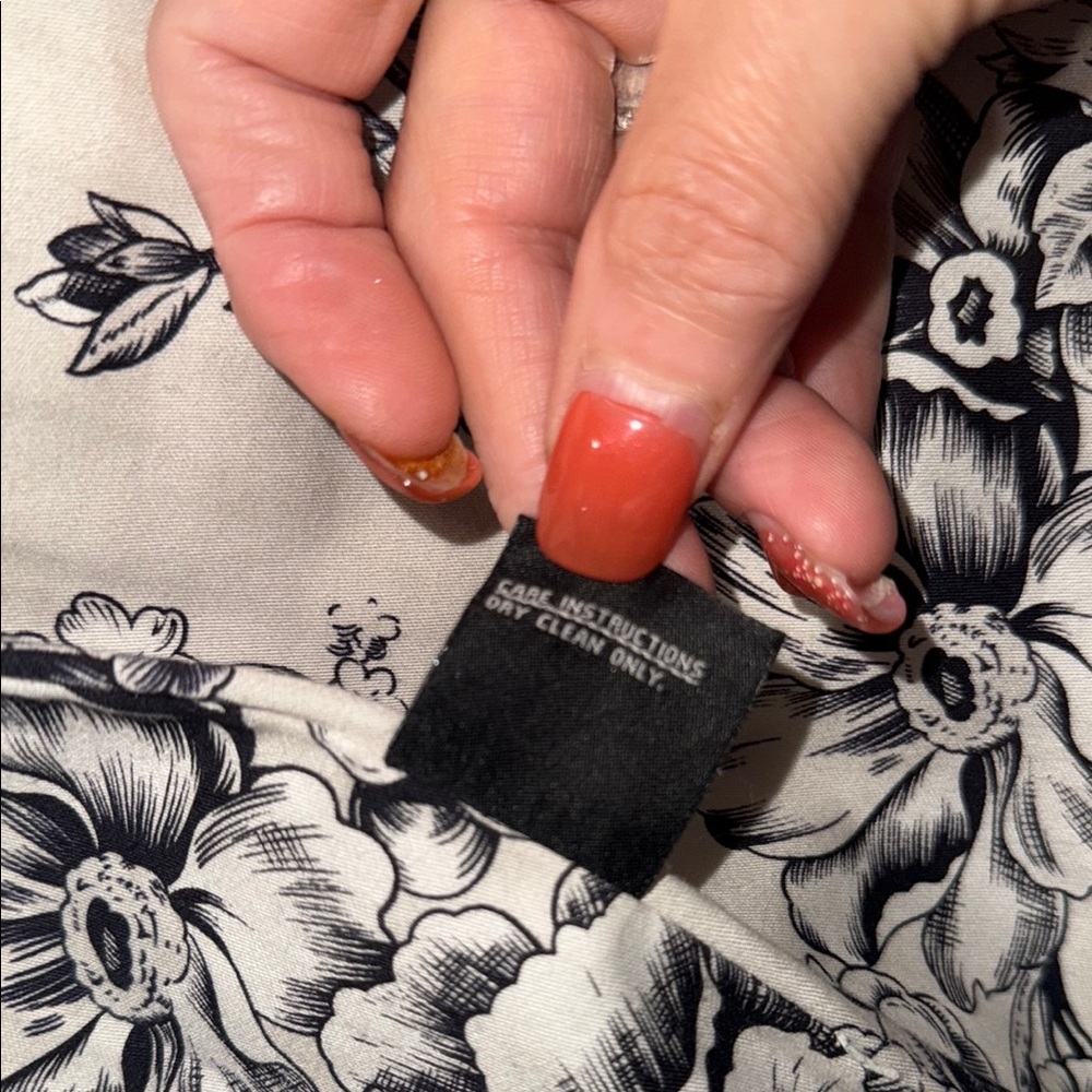 Jones New York Black and Cream Floral Jacket - Picture 3 of 7